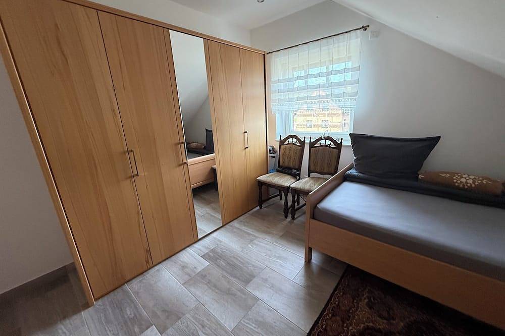 Ganze Wohnung, Ferienwohnung am Arendsee mit Balkon (Seenähe, sehr ruhige Lage in Schrampe, Arendsee