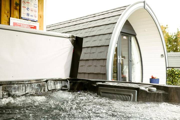 Glamping for 2 people, with garden and view as well as lake view and sauna in Northern Ireland