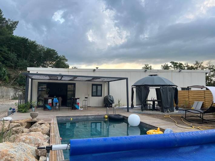 Villa pour 6 personnes, avec vue ainsi que terrasse et piscine