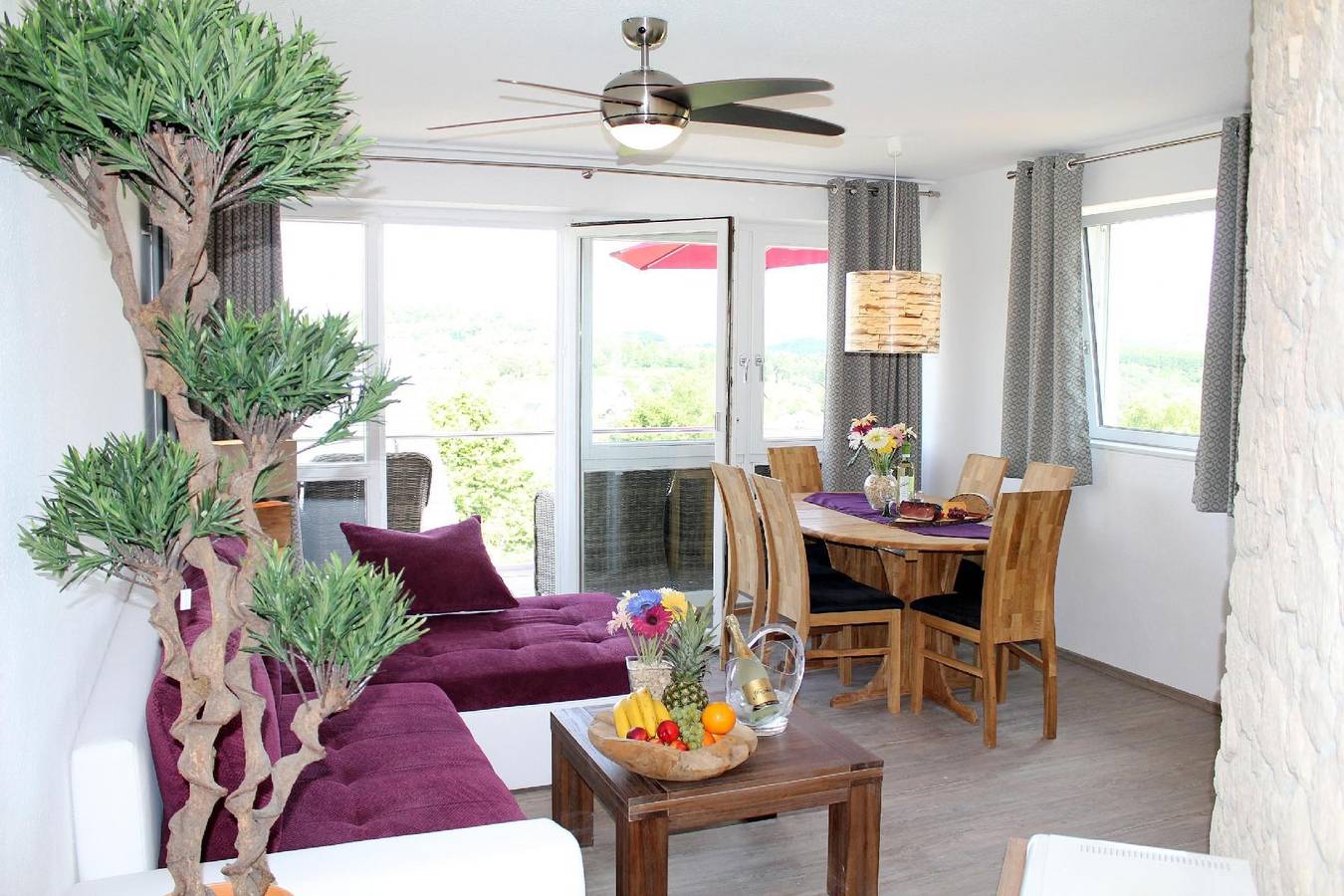Ganze Ferienwohnung, Appartement in Schalkenmehren mit Schönem Balkon in Schalkenmehren, Vulkaneifel