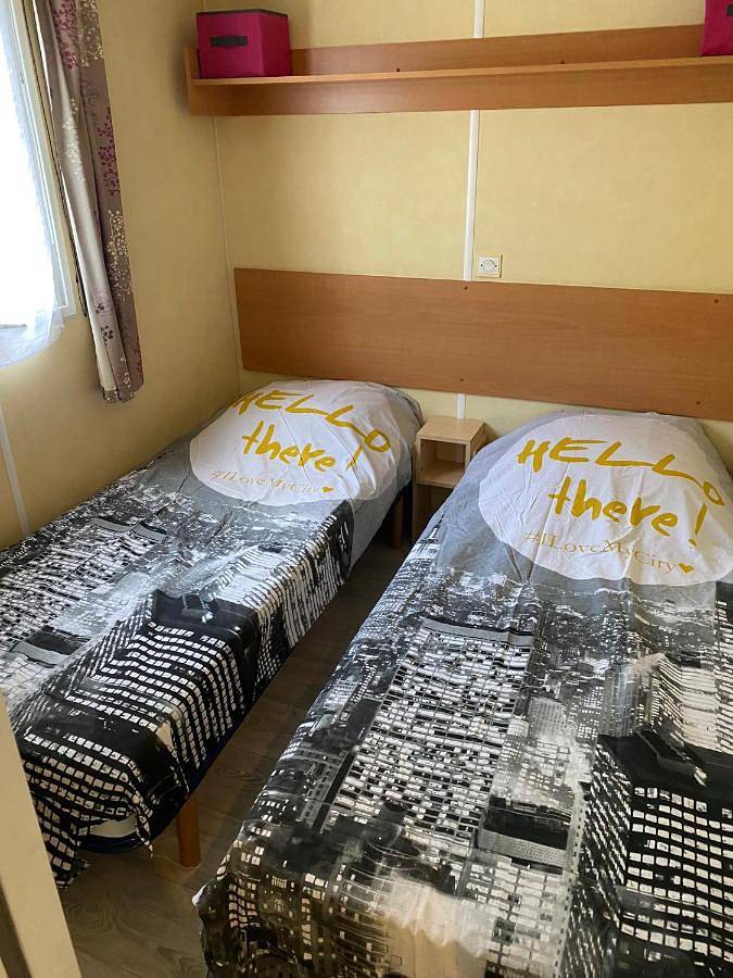 Camping pour 6 personnes, avec terrasse ainsi que piscine et jardin à Puget-sur-Argens - 2