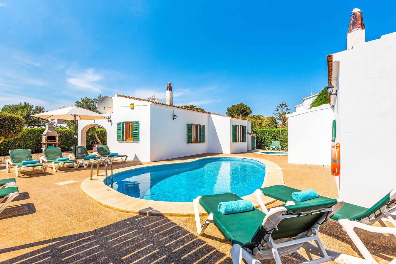 Chalet para 10 personas con piscina para niños in Cala Blanes, Ciudadela