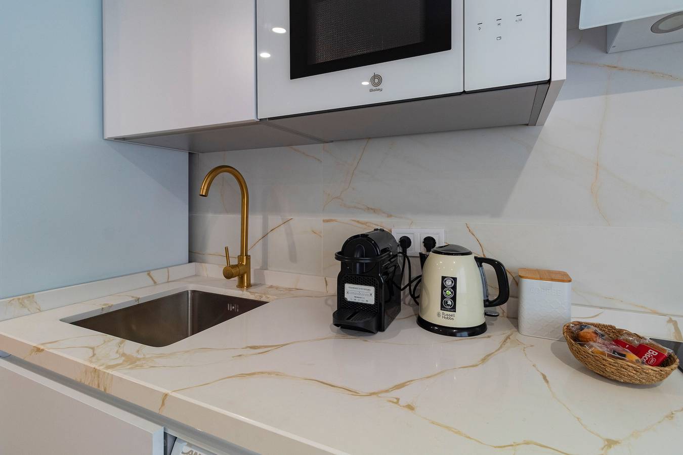 Entire apartment, Apartment 'Piso Junto Sta Justa 3' with Wi-Fi and Air Conditioning in San Pablo-Santa Justa, Sevilla