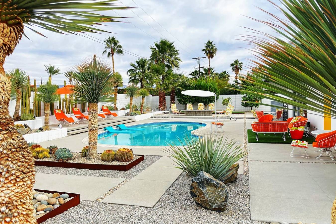 Og Mcm w/Saltwater Pool| Hot Tub | Dogs welcome! in Palm Springs, Coachella Valley