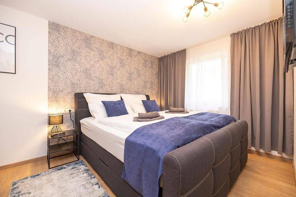 Ganze Wohnung, Luxx Home Bc, Zentral - für 4 Personen-Balkon-Parken-voll ausgestattete Küche in Biberach an der Riß, Landkreis Biberach