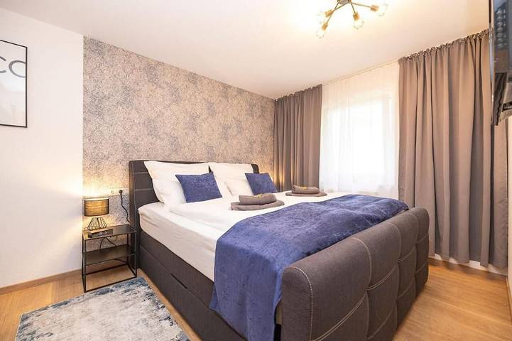 Ganze Wohnung, Luxx Home Bc, Zentral - für 4 Personen-Balkon-Parken-voll ausgestattete Küche in Biberach an der Riß, Landkreis Biberach