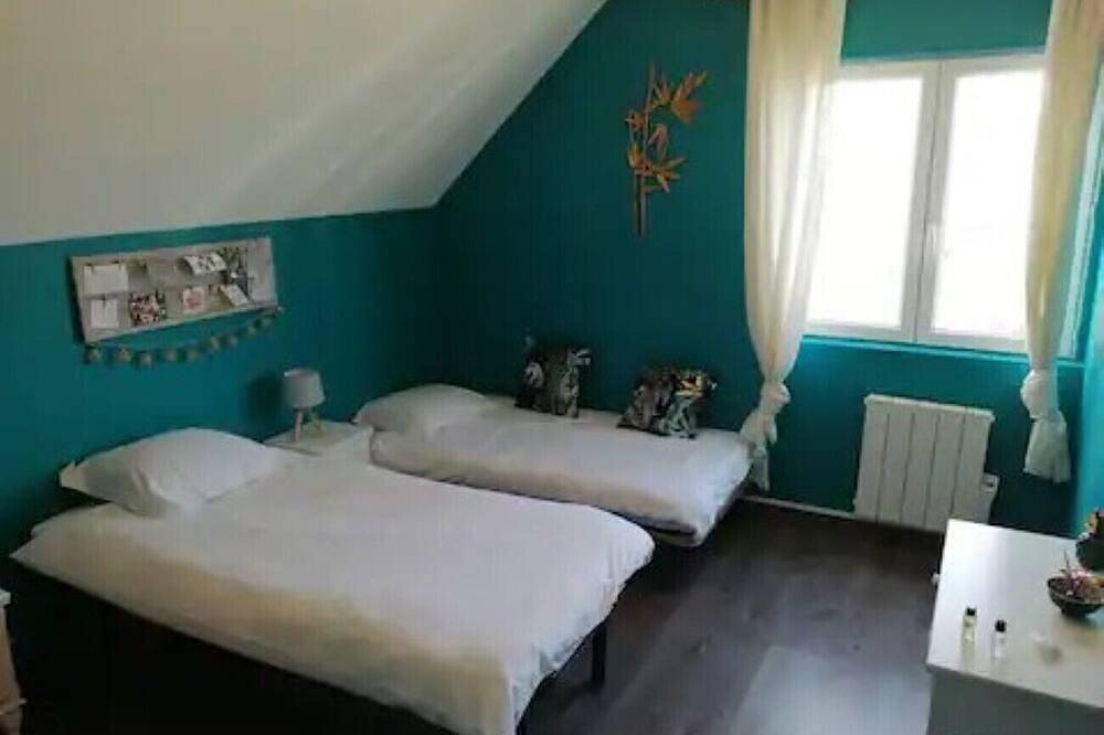 Hameau privé de 16 à 40 pers, piscine, discothèque in Lys-Saint-Georges, Région de La Châtre
