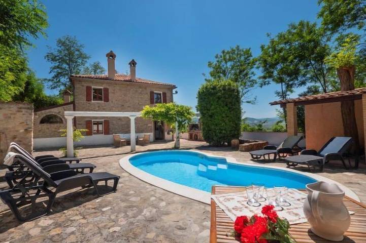 Ferienhaus für 12 Personen, mit Pool und Garten - 1