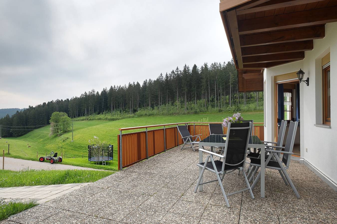 Ganze Wohnung, Ferienwohnung 'Ost' mit gemeinsamer Terrasse, gemeinsamem Garten und Balkon in Schollach (Eisenbach), Eisenbach