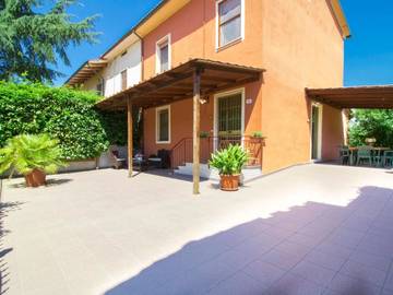 Gîte pour 8 personnes, avec piscine ainsi que jardin et terrasse dans Orentano