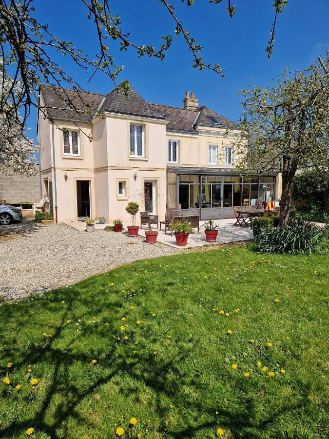 1 chambre 2 personnes dans une maison avec jardin proche centres d'intérêt et commerces in Bayeux, Région de Bayeux