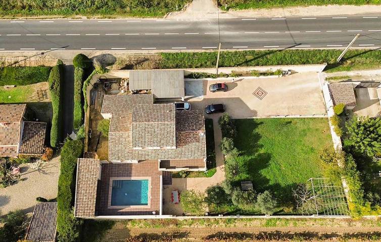 Location de vacances pour 7 personnes, avec terrasse et piscine à Rochefort-du-Gard - 2