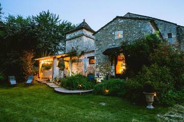 Maison de campagne pour 3 personnes, avec sauna ainsi que jardin et jacuzzi à Beaumont-du-Périgord