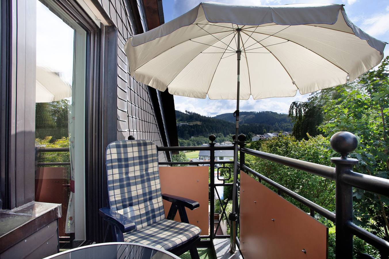 Ganze Wohnung, Ferienwohnung 'Appartment 2' mit Bergblick, Balkon und Wi-Fi in Willingen, die Mittelgebirge