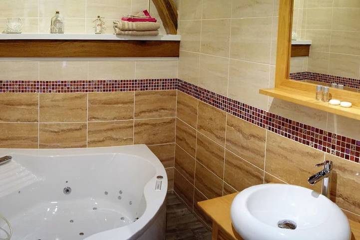 Gîte pour 2 personnes, avec Jacuzzi et Jardin à Tigny-Noyelle