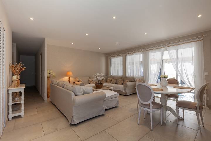 Villa 'Soleil Et Douceur' avec piscine privée, Wi-Fi et climatisation in La Seyne-sur-Mer, Côte méditerranéenne (France)