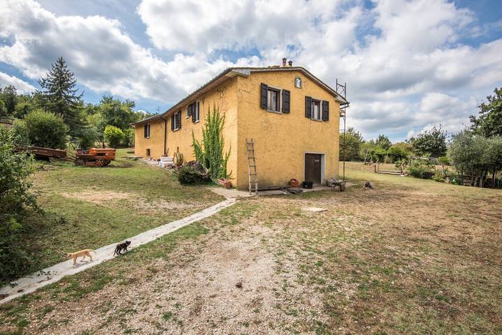 Appartamento intero, Appartamento di vacanza 'Glicine' con vista sulle montagne, piscina condivisa e Wi-Fi in Montieri, Provincia di Grosseto