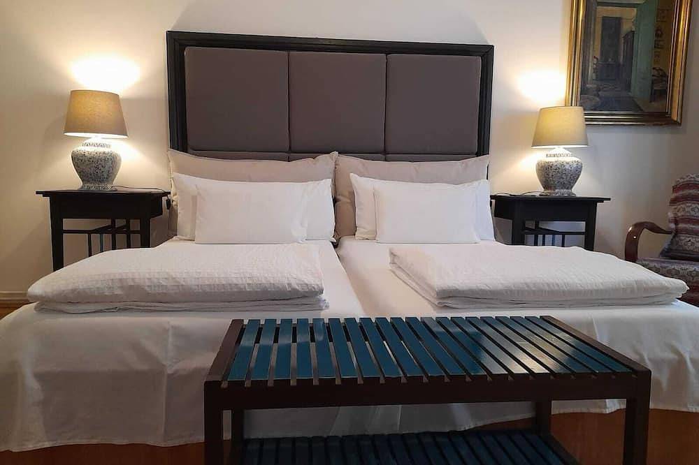 Ganze Wohnung, 3 bedroom 2 bathroom baclony suite at Opera , personal welcome & private tours in Budapest, Mittelungarn