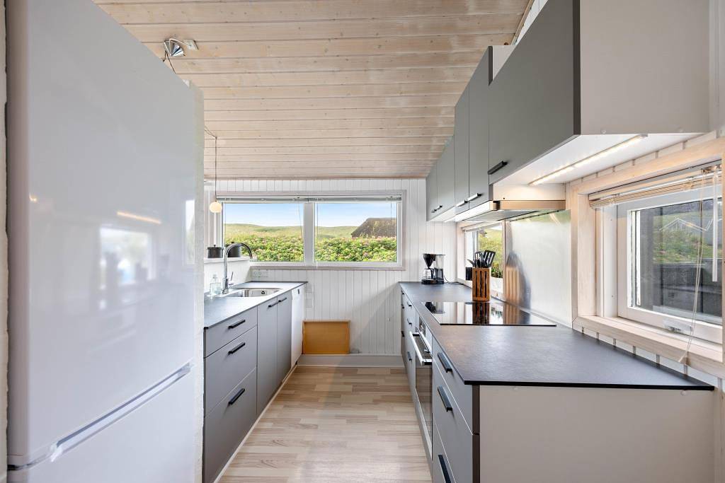 Holiday home with enclosed terrace and dune views in Årgab, Holmsland Klit