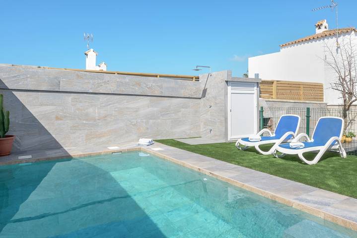 Acogedora casa de vacaciones "Casa Dalia" con piscina privada, terrazas, aire acondicionado y Wi-Fi in Conil de la Frontera, Costa de la Luz