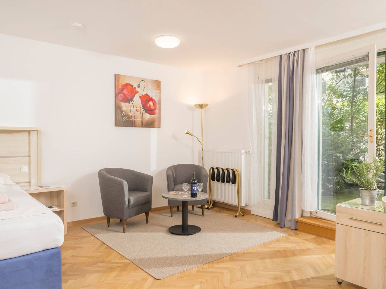 Ganze Wohnung, Appartment mit kleinem Garten und Terrasse in Hernals, Wien