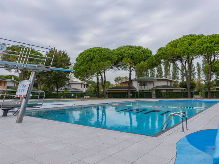 Bungalow für 6 Personen, mit Balkon und Terrasse sowie Garten und Pool in Bibione