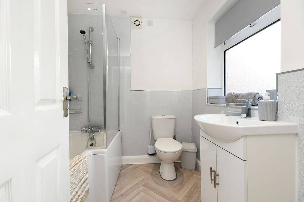 Uber modern 3 bed house close to City centre in Chesterfield, Derbyshire