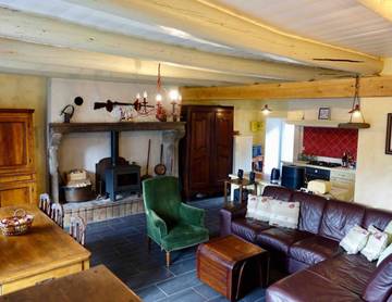Gîte pour 8 personnes, avec terrasse à Champagnac-le-Vieux