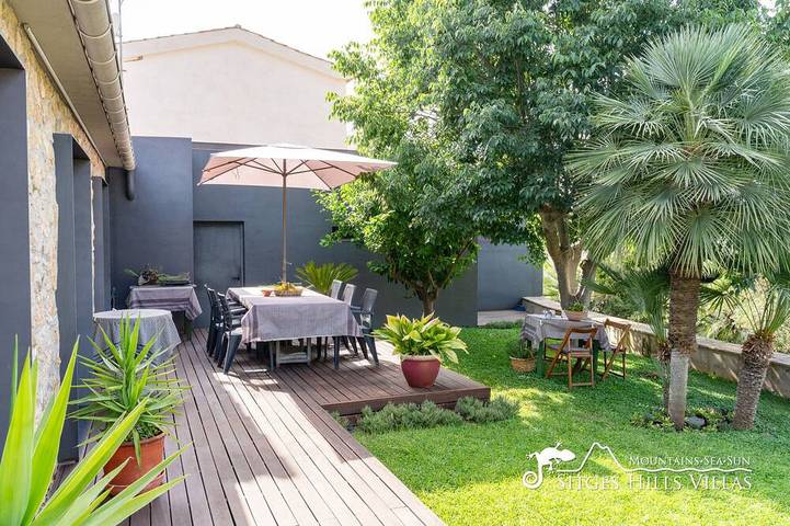 Casa de vacaciones para 16 personas, con jardín, Se admiten mascotas en Olivella