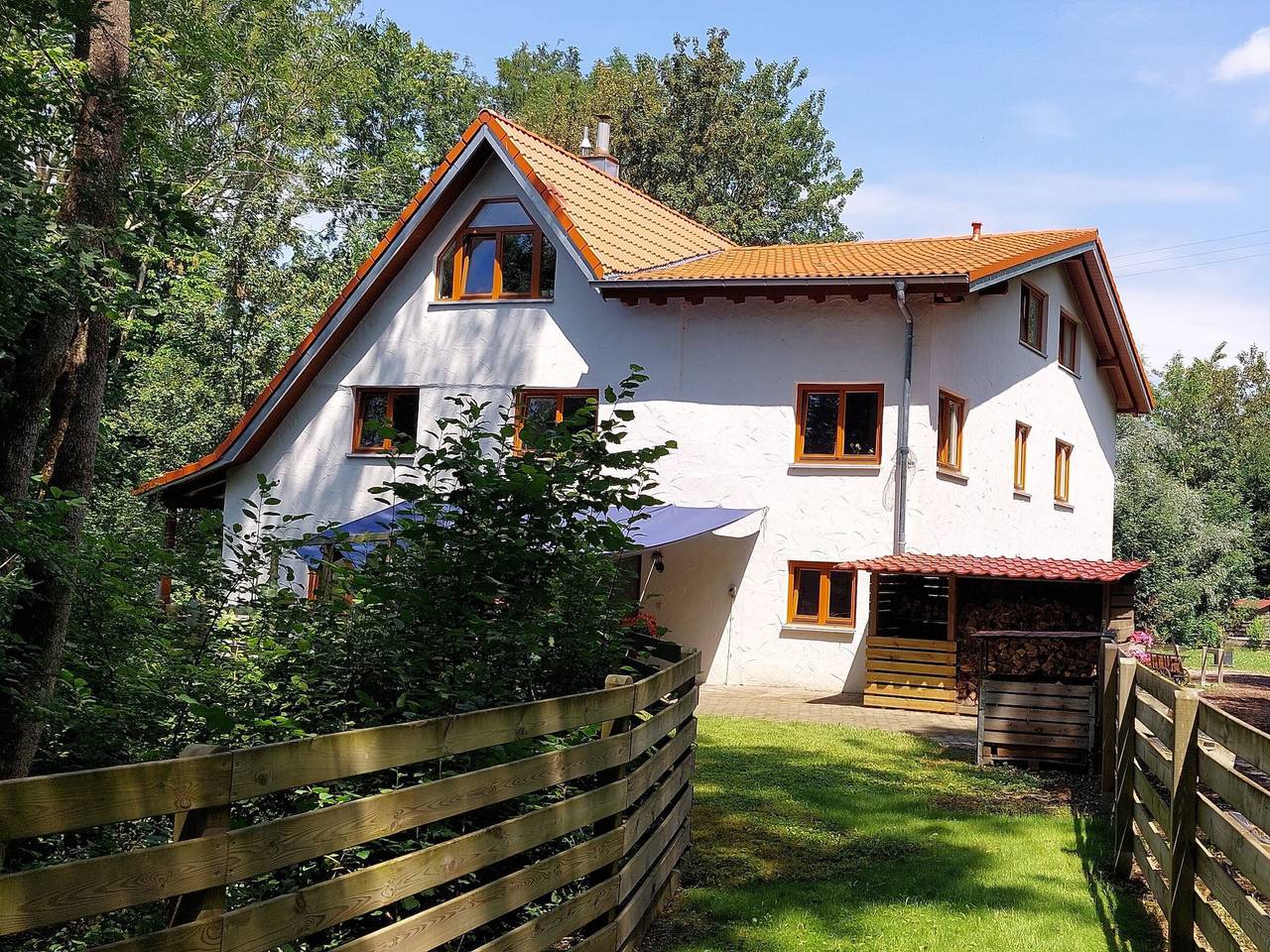 Ganze Wohnung, Ferienwohnung, offenes Apartment mit privater Terrasse, privatem Garten und Wi-Fi in Bad Waldsee, Region Bodensee-Oberschwaben