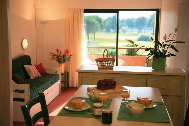Gîte pour 4 personnes, avec Balcon et Piscine dans Golf de Saint Cyprien - 2
