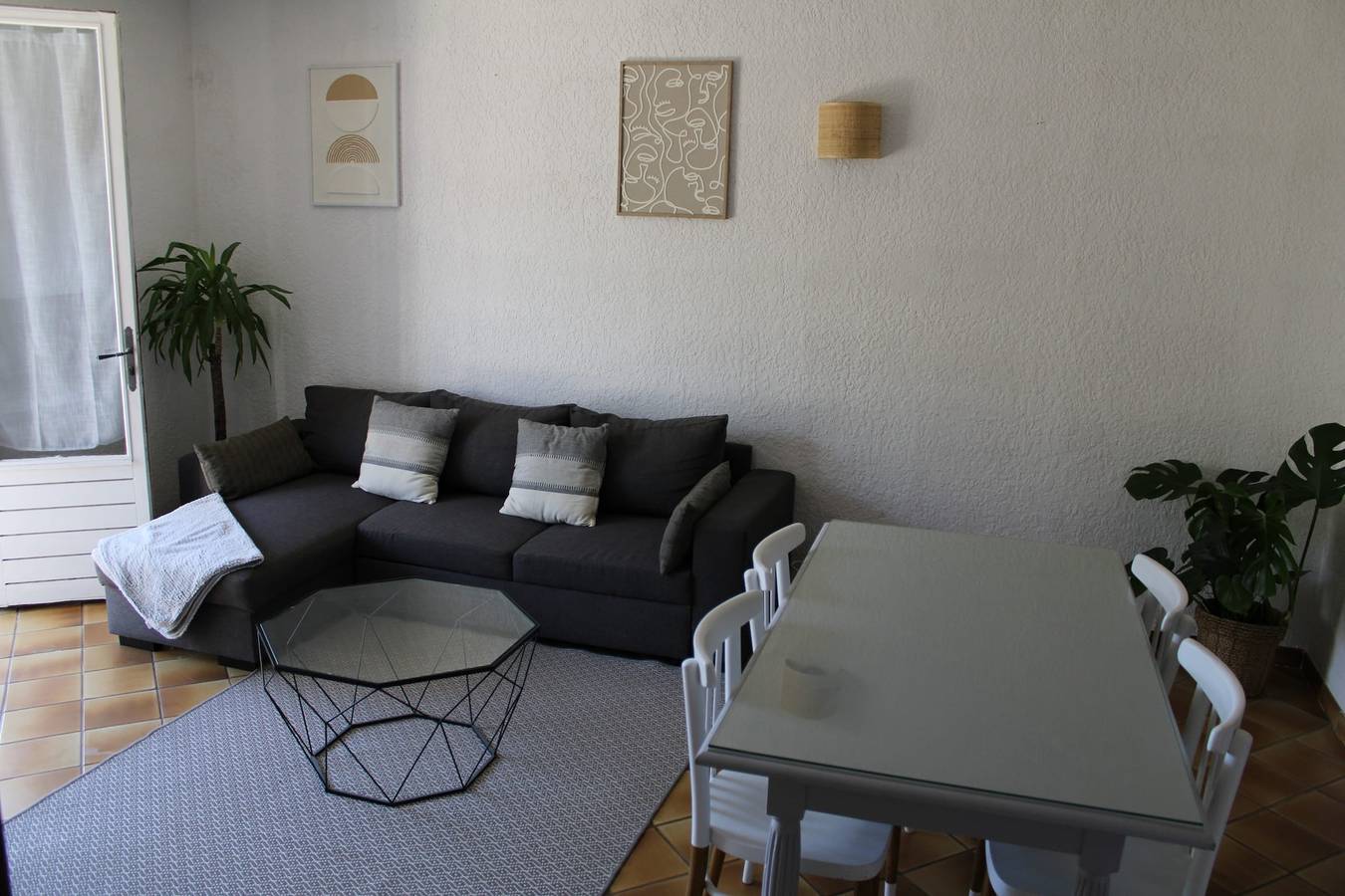 Entire apartment, Appart Limonella - Appart avec terrasse et clim in Fontvieille, Arles region