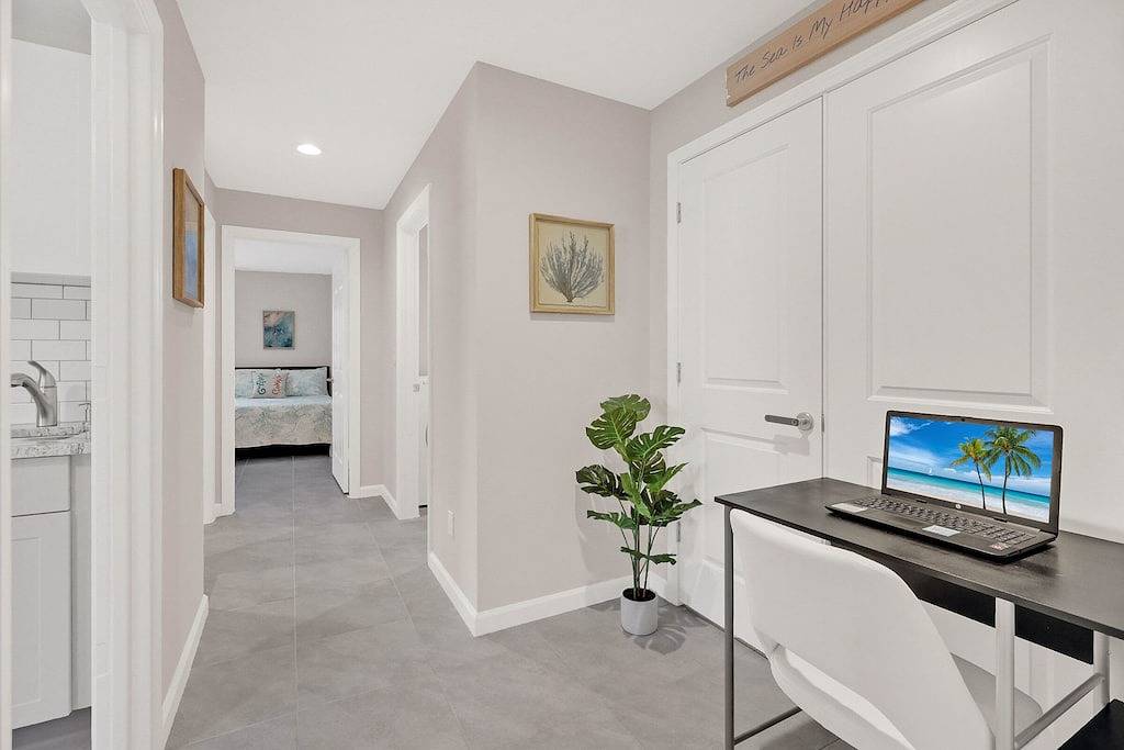 Ganze Wohnung, Modern Private 2 Br 1 Ba and Kitchen Near the Beach in Port St. Lucie, St. Lucie County