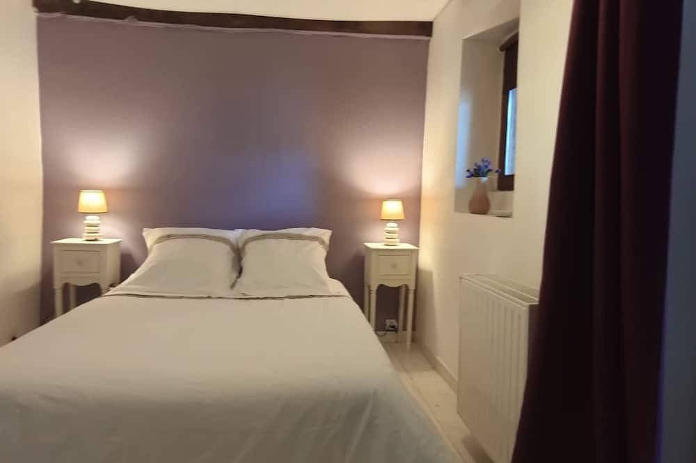 Pretty Breton house close to the beach, 300 m from the Gr34. in Pordic, Côte de Goëlo