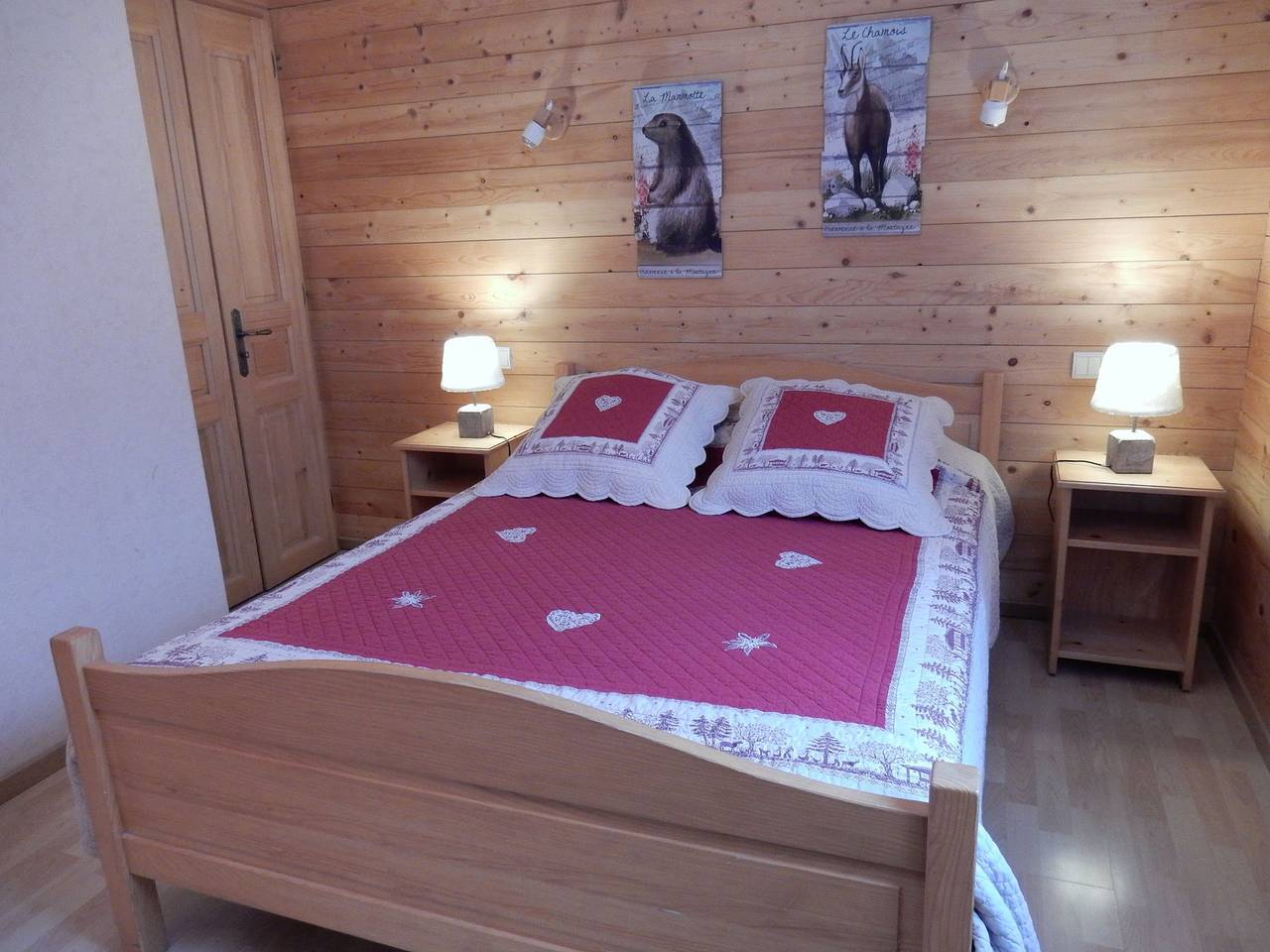 Apartamento entero, 3 habitaciones, centro, cerca de pistas, cursos de esquí, guarderías y comercios. Wifi in La Clusaz, Región de Annecy