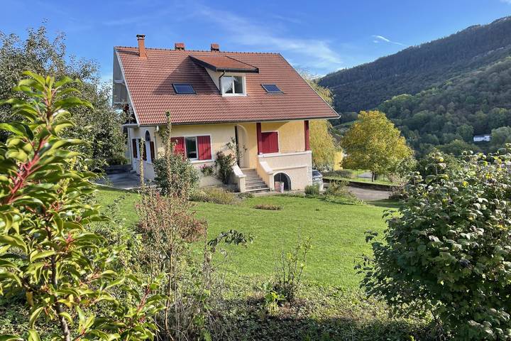 Location de vacances pour 8 personnes, avec Terrasse et Jardin à Seynod