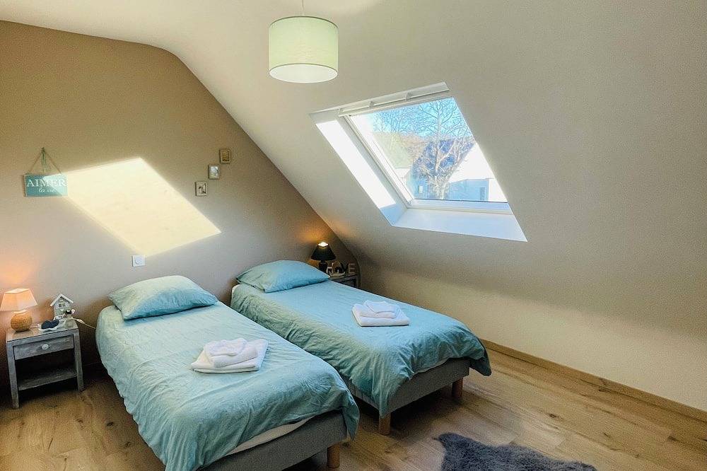 Maison Contemporaine Lumineuse, Conviviale Proche mer et de Toutes Commodités in Plestin-les-Grèves, Ceinture Dorée