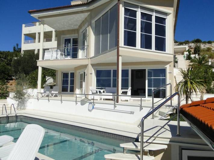 Ferienwohnung für 4 Personen, mit Pool und Balkon
