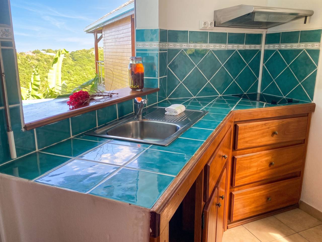 Encantador Bungalow con Vista al Mar en Marigot, 60 m², Piscina. in Vieux-Habitants, Guadalupe