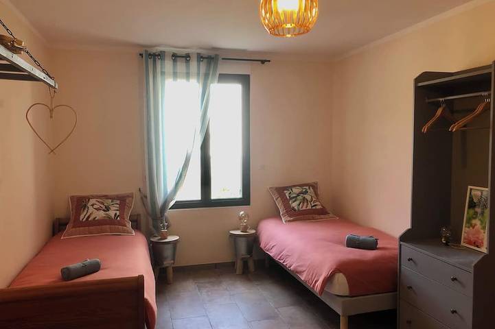 Location de vacances pour 6 personnes, avec terrasse et jardin, animaux acceptés à Vallabrix - 4