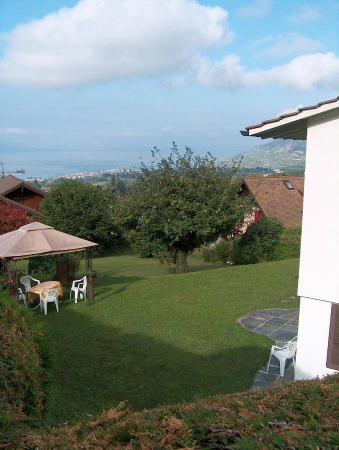 Gîte pour 4 personnes, avec vue ainsi que vue sur le lac et jardin à Blonay - 2