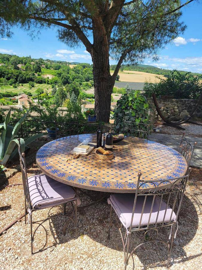 La bastide sous les tours - chambres d'hôtes de charme in Grane, Région de Die