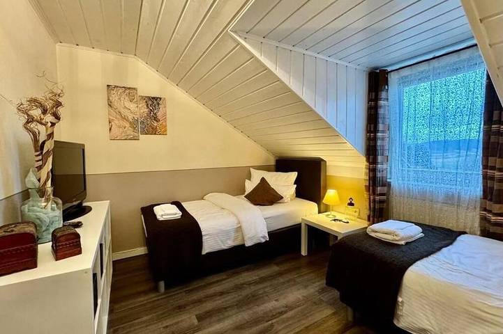 Bungalow für 4 Personen, mit Balkon und Garten