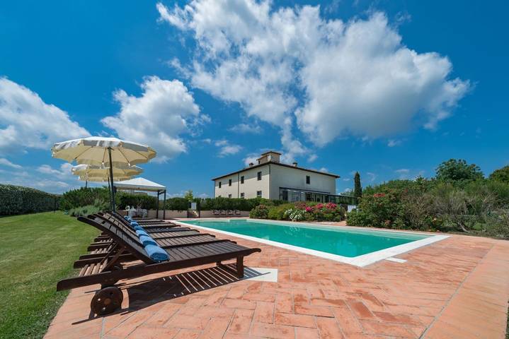 Casa vacanza per 18 persone, con giardino e sauna nonché piscina in Fattoria