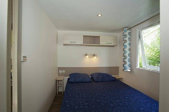 Caravane pour 6 personnes, avec terrasse ainsi que balcon/terrasse et vue sur le lac à Sampzon - 4