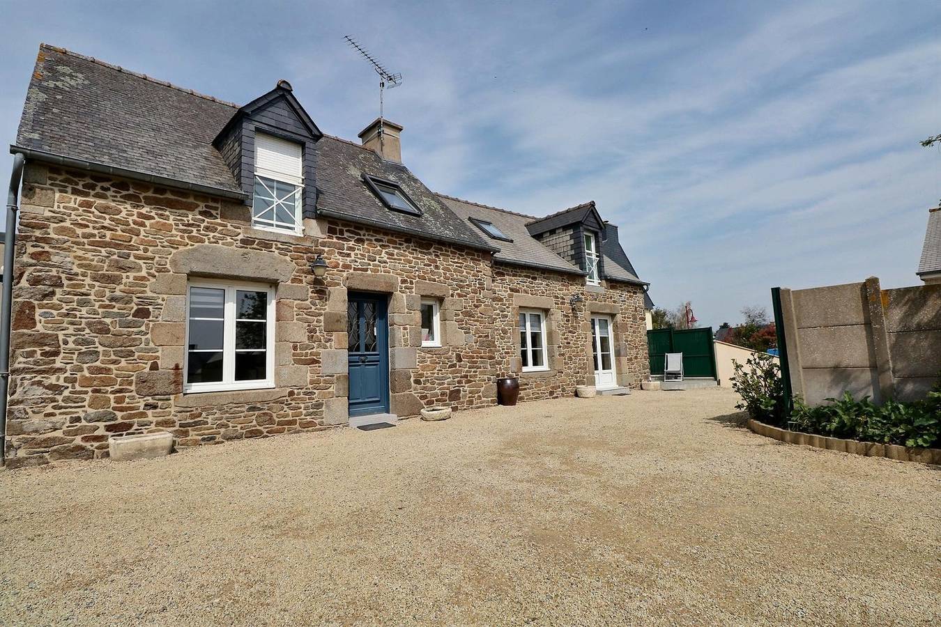 Lillemer Gite : Parking, WiFi, TV, Jardin - 2.5km de la ville in Saint-Guinoux, Région de Saint-Malo