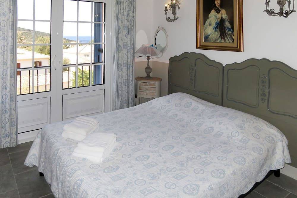 Entire apartment, Cosy apartment for 5 people with Wifi, A/C, pool, Tv and terrace in Galéria, Parc naturel régional de Corse