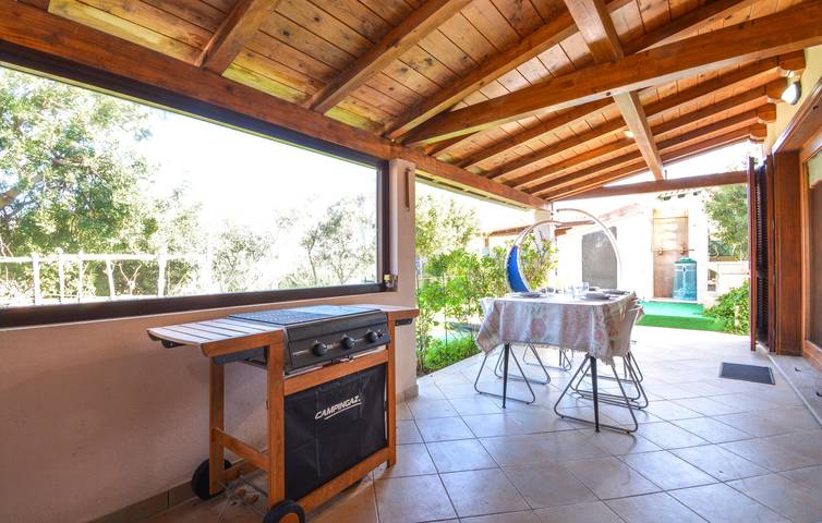 Acogedor apartamento junto a la playa con aire acondicionado, aparcamiento, terraza y WiFi in Torre dei Corsari, Arbus (Municipio)
