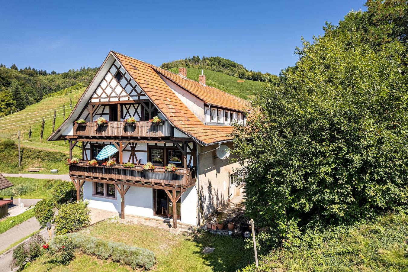 Appartement entier, Appartement "Decker" avec terrasse commune, balcon et Wi-Fi in Oberkirch, Forêt-Noire centrale
