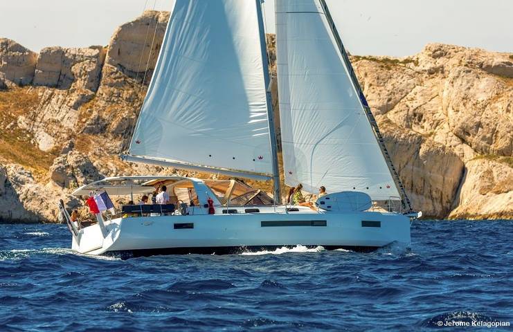 Bateau pour 12 personnes dans Port Pin Rolland